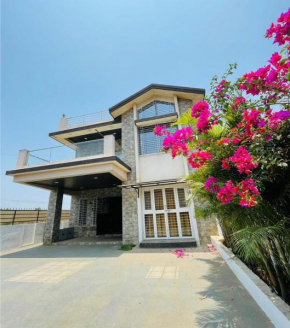 10 Majestic Villa